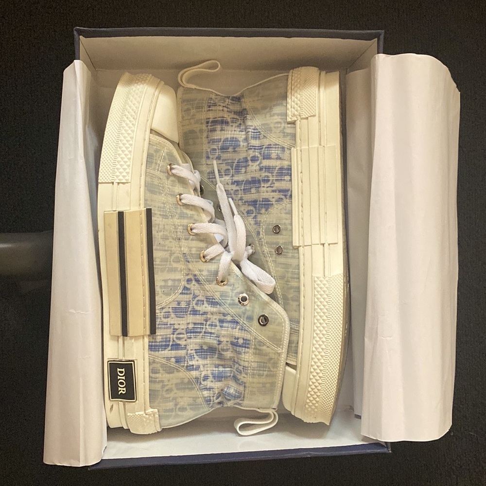 A SIZE 10.5 DIOR SHOES SKYBLUE AND WHITE